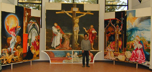 Itsuki devant son oeuvre